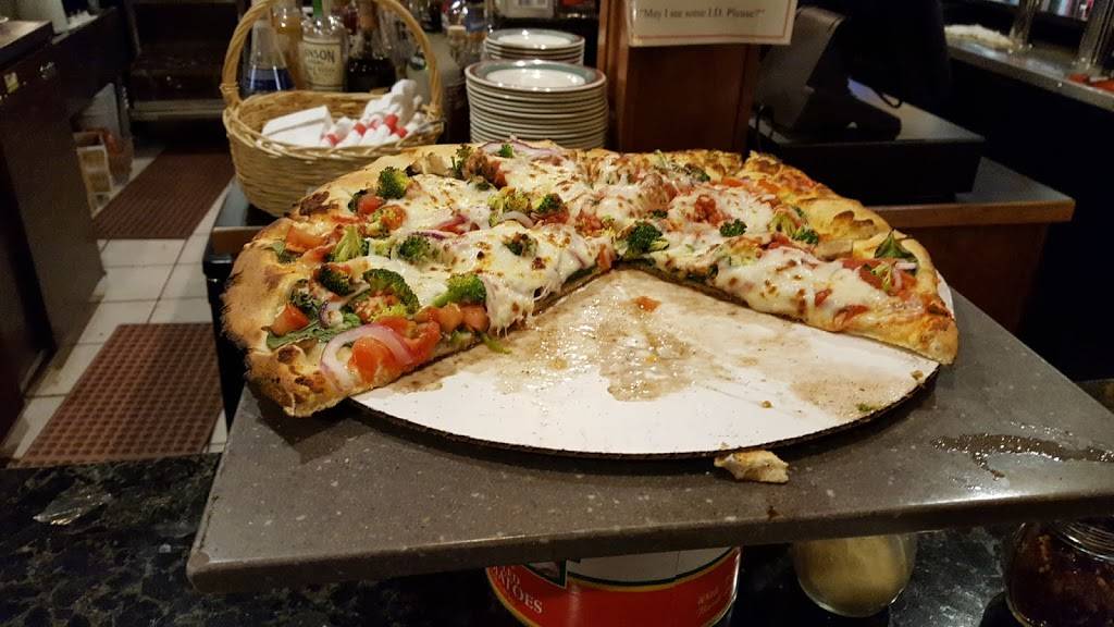 Enricos Brick Oven Pizzeria & Pub | restaurant | 500 Main St, Sturbridge, MA 01566, USA | 5083471740 OR +1 508-347-1740