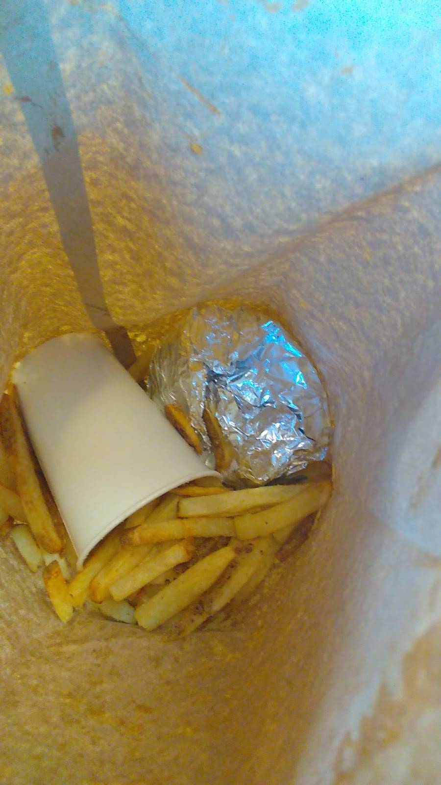 Five Guys | meal takeaway | 1928 S Commons, Federal Way, WA 98003, USA | 2538391425 OR +1 253-839-1425