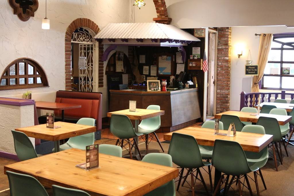 La Pescadora | restaurant | 7039 Greenleaf Ave, Whittier, CA 90602, USA | 5626984144 OR +1 562-698-4144