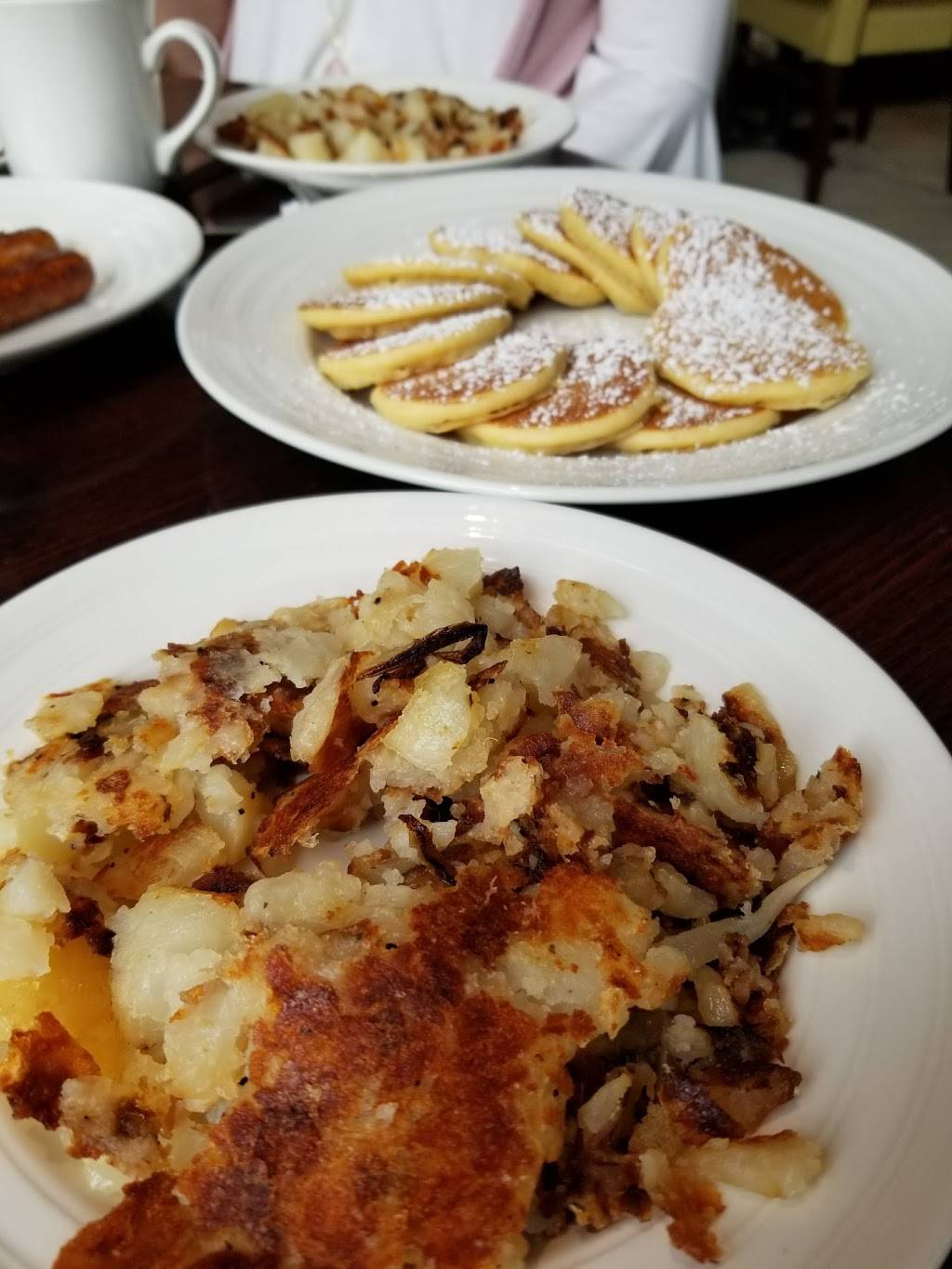 Oak Tree Restaurant & Bakery | bakery | 900 N Michigan Ave, Chicago, IL 60611, USA | 3127511988 OR +1 312-751-1988