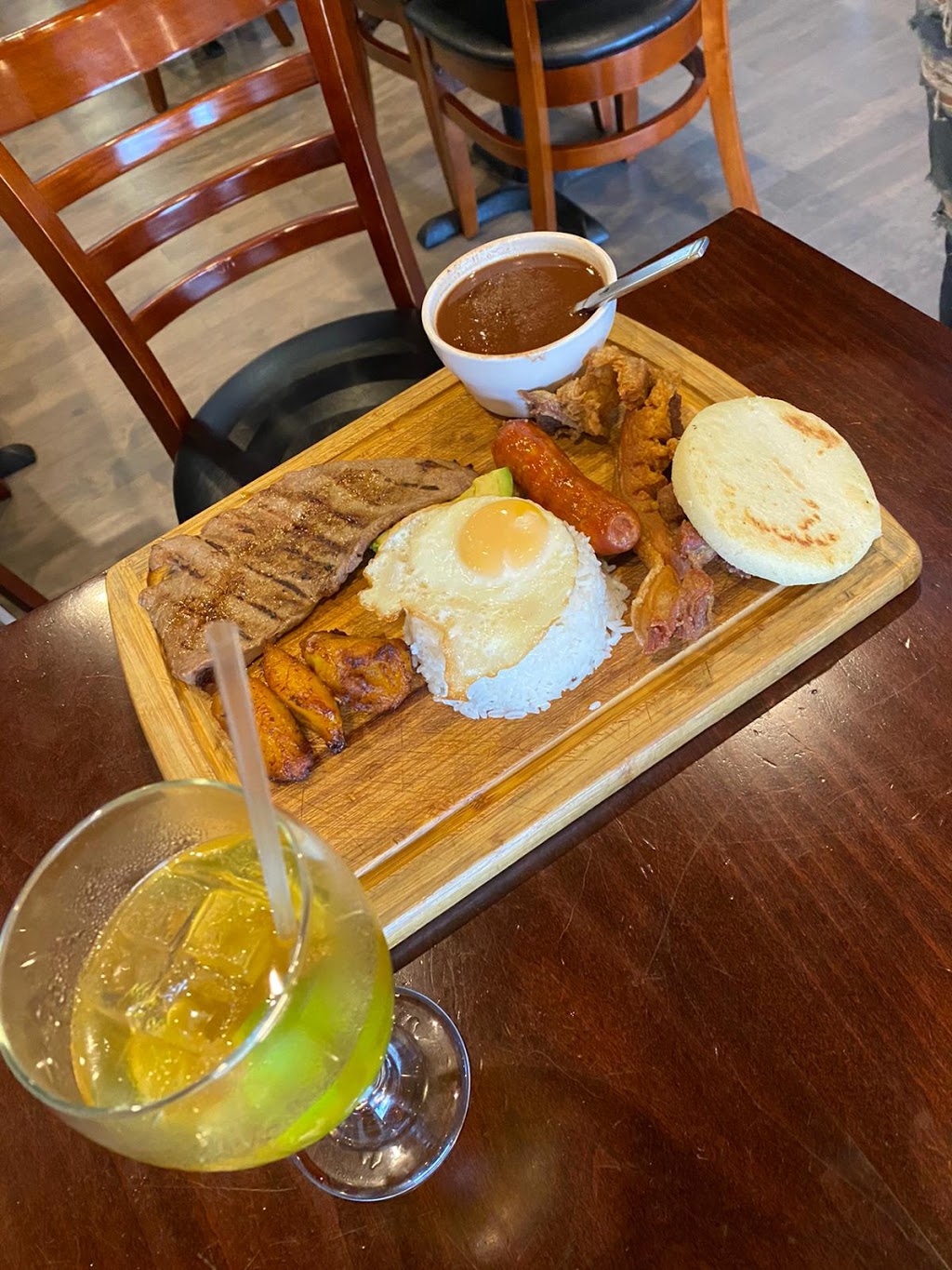 La Parrilla Latin Food | restaurant | 6427 W Irving Park Rd, Chicago, IL 60634, USA | 7737777720 OR +1 773-777-7720