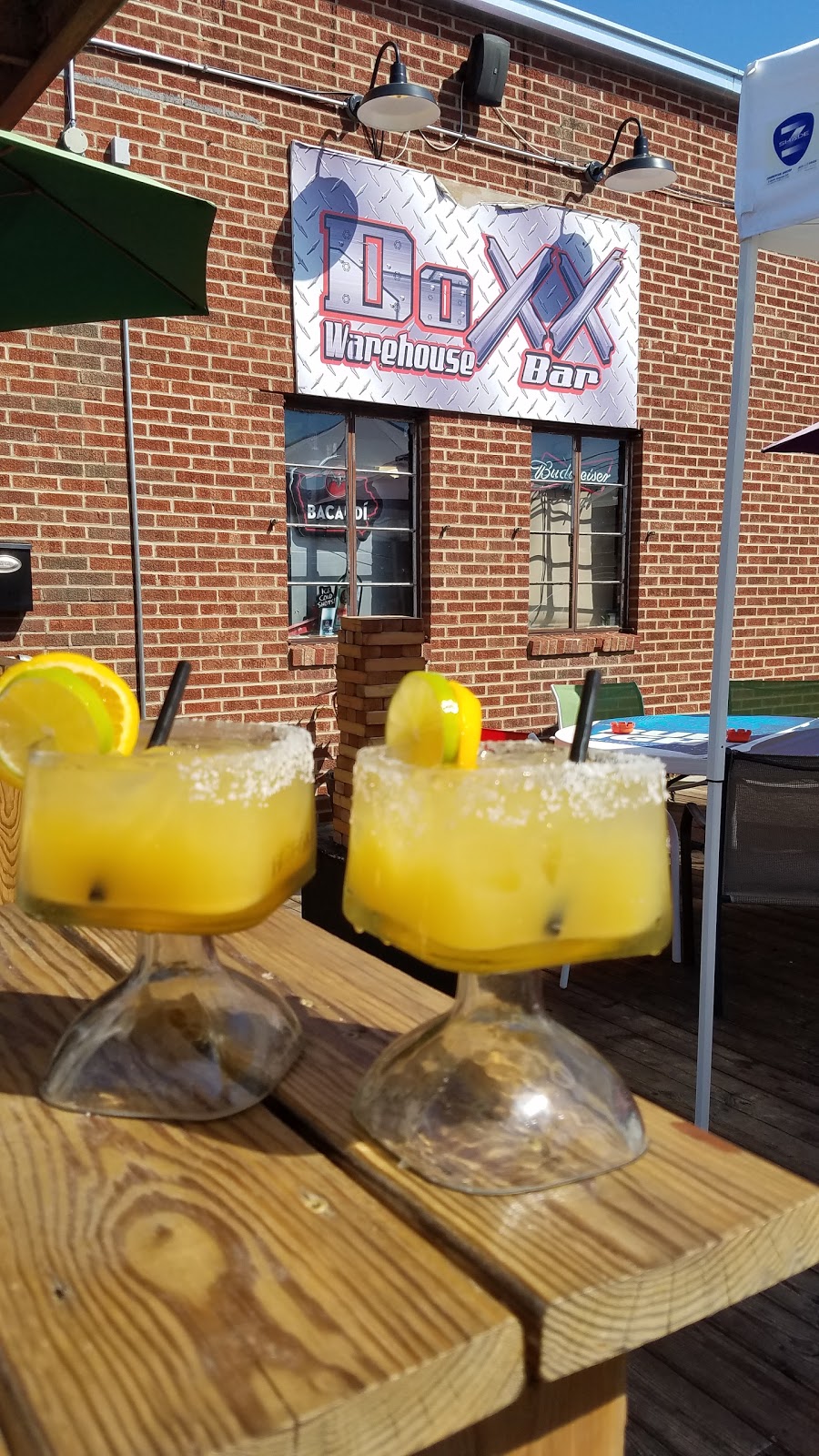 Doxx Bar | restaurant | 1219 5th St, Sioux City, IA 51101, USA | 7122243650 OR +1 712-224-3650