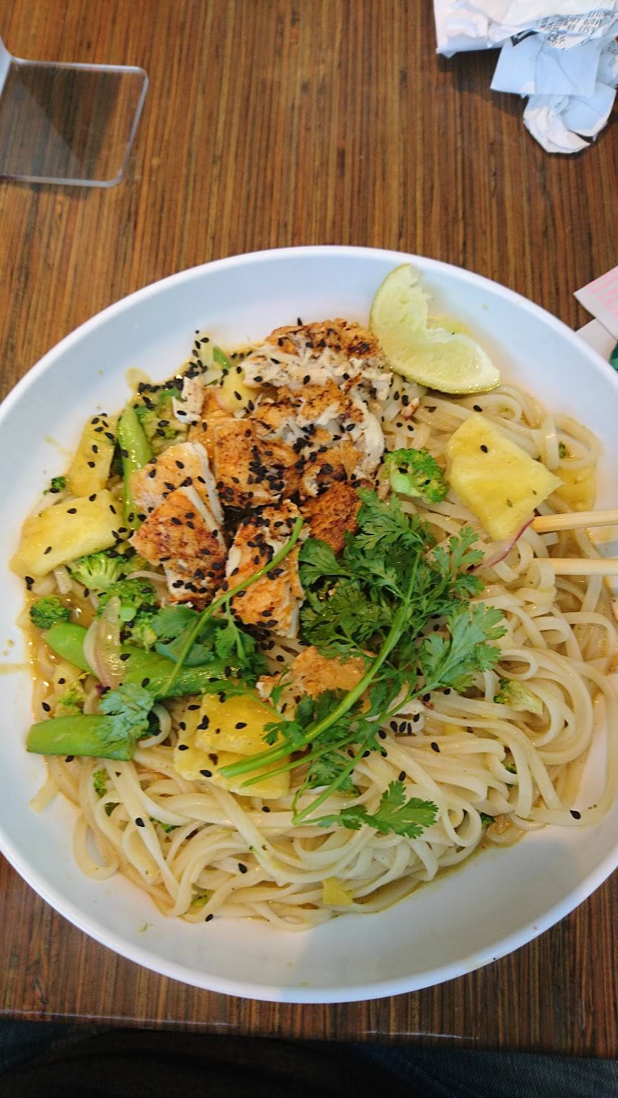 Noodles and Company | restaurant | 26425 Novi Rd, Novi, MI 48375, USA | 2485626221 OR +1 248-562-6221