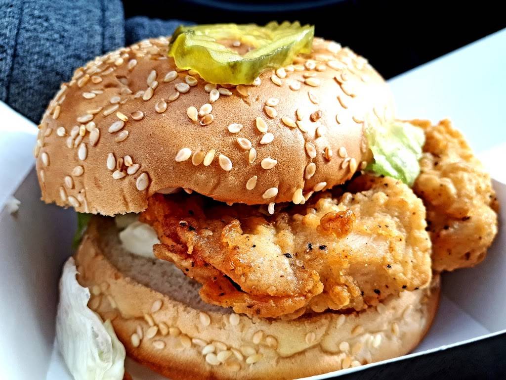 Mary Browns Chicken & Taters | restaurant | 841 15, Kingston, ON K7L 5H6, Canada | 6135463243 OR +1 613-546-3243