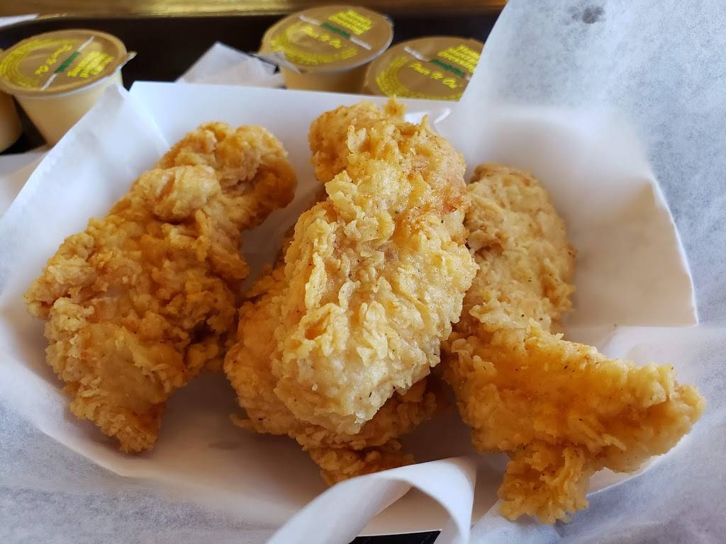 Connies Fried Chicken | restaurant | 821 S Gloster St, Tupelo, MS 38801, USA | 6628427260 OR +1 662-842-7260