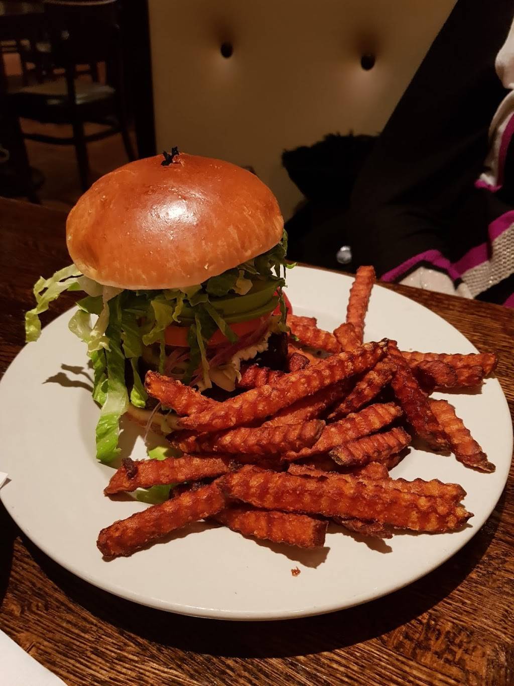 Rack House Kitchen and Tavern | restaurant | 222 E Algonquin Rd, Arlington Heights, IL 60005, USA | 8476407225 OR +1 847-640-7225