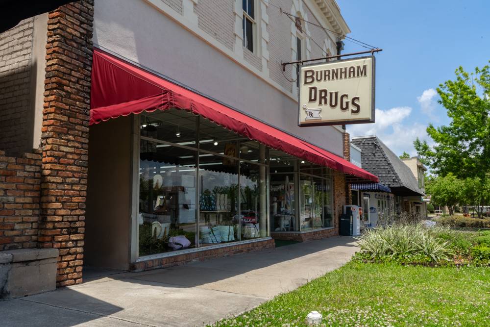 Burnham Drugs | restaurant | 7709 MS-613, Moss Point, MS 39563, USA | 2284753909 OR +1 228-475-3909
