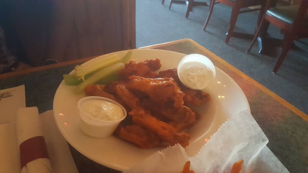 Vinnys Backyard Restaurant and Bar | restaurant | 1078 Hope St, Stamford, CT 06907, USA | 2034619003 OR +1 203-461-9003