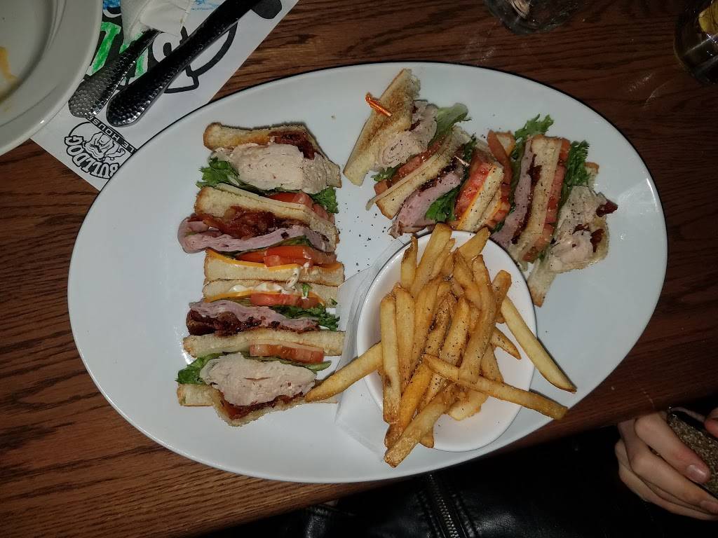 Bulldog Ale House | restaurant | 1520 S Randall Rd, Algonquin, IL 60102, USA | 8472290333 OR +1 847-229-0333