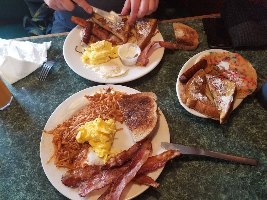 Aurora Diner | restaurant | 2 E Aurora St, Waterbury, CT 06708, USA | 2037532100 OR +1 203-753-2100