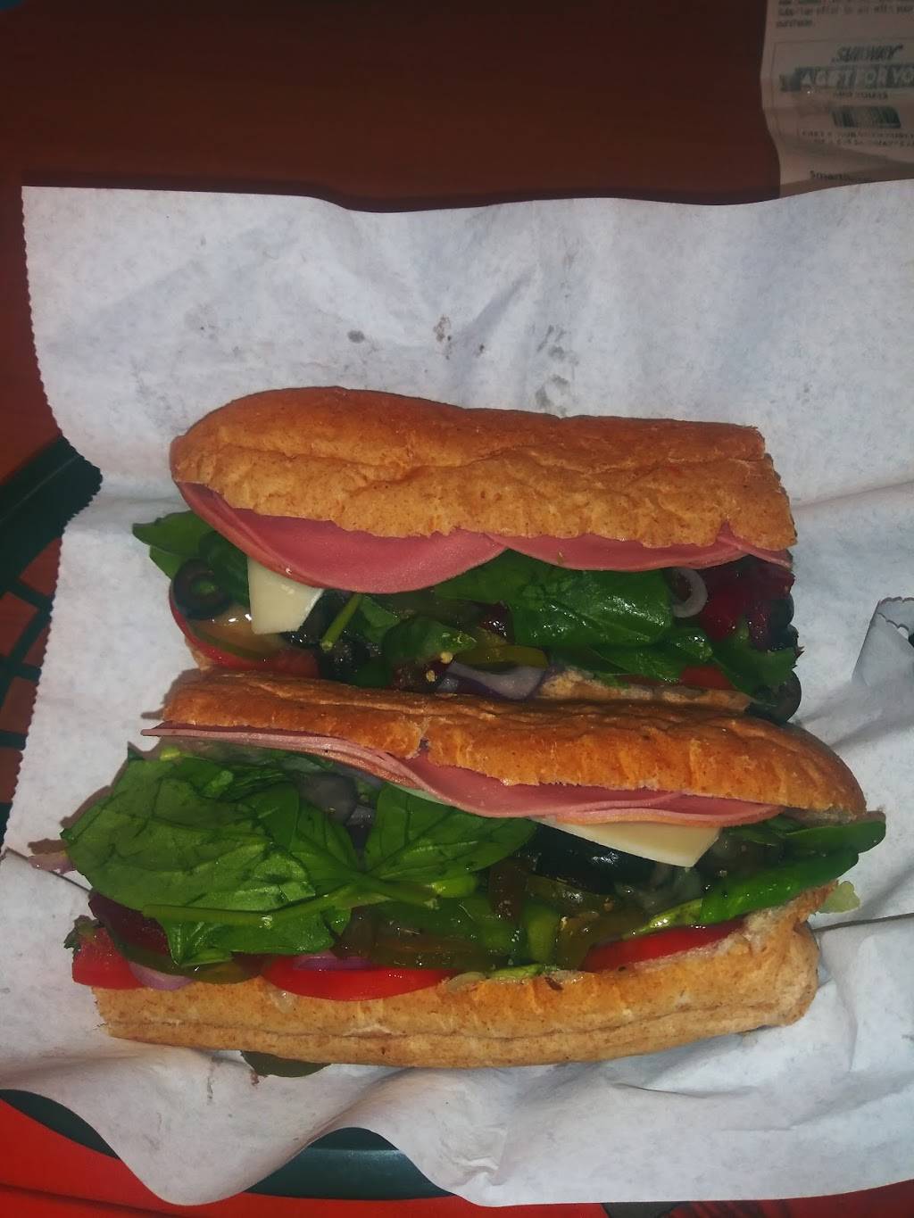 Subway Restaurants | restaurant | 6814 18th Ave, Brooklyn, NY 11204, USA | 7182563618 OR +1 718-256-3618