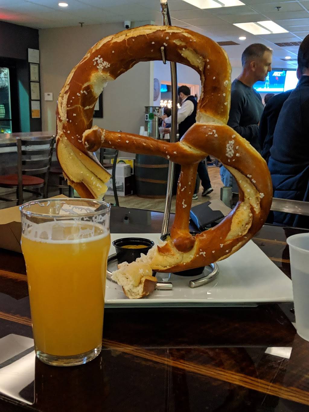 Brew Belly | restaurant | 18065 Georgia Ave, Olney, MD 20832, USA | 2403891927 OR +1 240-389-1927