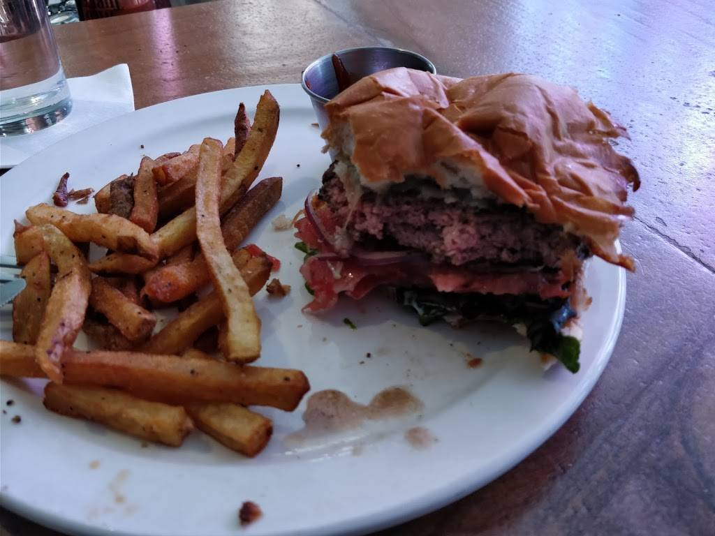 Platypus & Gnome | restaurant | 9 S Front St, Wilmington, NC 28401, USA | 9107699300 OR +1 910-769-9300