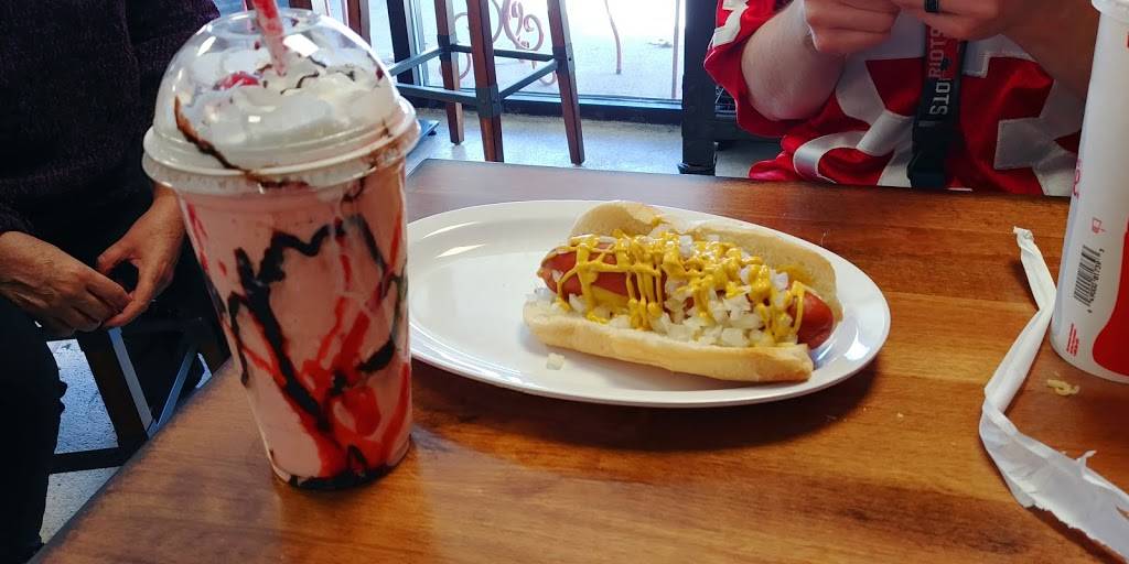 In the Doghouse | restaurant | 617 E Bridge St, Brighton, CO 80601, USA | 3032870303 OR +1 303-287-0303