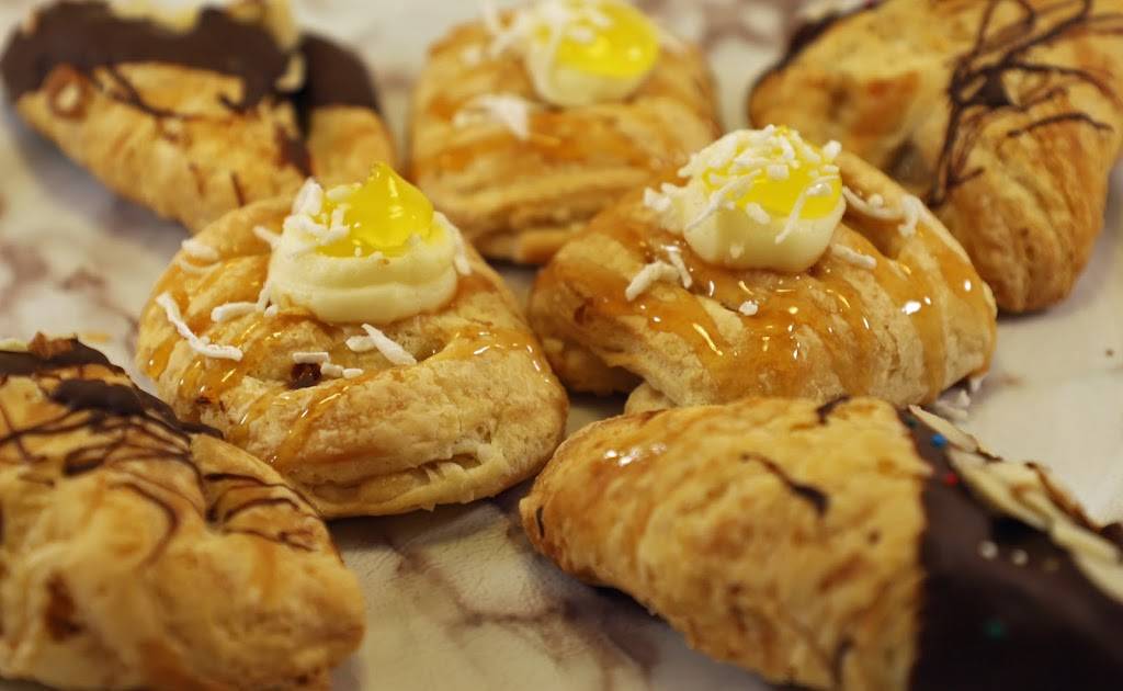 Giovannis Italian Bakery & Cafe | restaurant | 13019 W Alameda Pkwy, Lakewood, CO 80228, USA | 7205354260 OR +1 720-535-4260