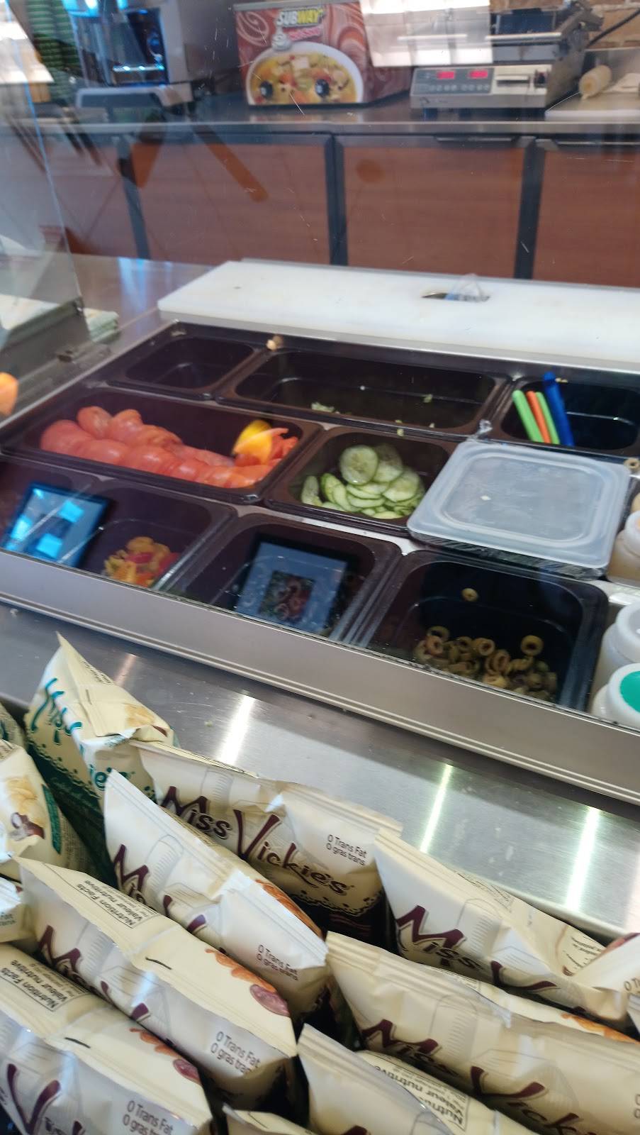 Subway | restaurant | Hunt Club Marketplace, 3987 Riverside Dr Unit #6, Ottawa, ON K1V 1C1, Canada | 6137369494 OR +1 613-736-9494