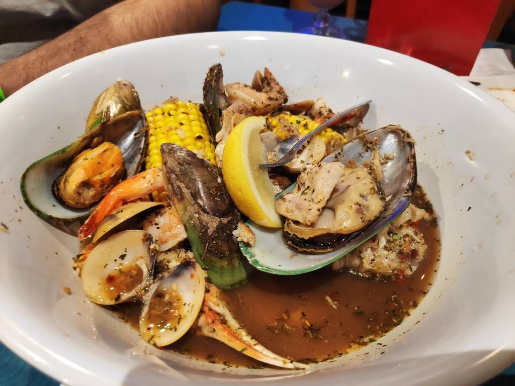 Floridas Seafood Bar & Grill | restaurant | 480 W Cocoa Beach Causeway, Cocoa Beach, FL 32931, USA | 3217840892 OR +1 321-784-0892