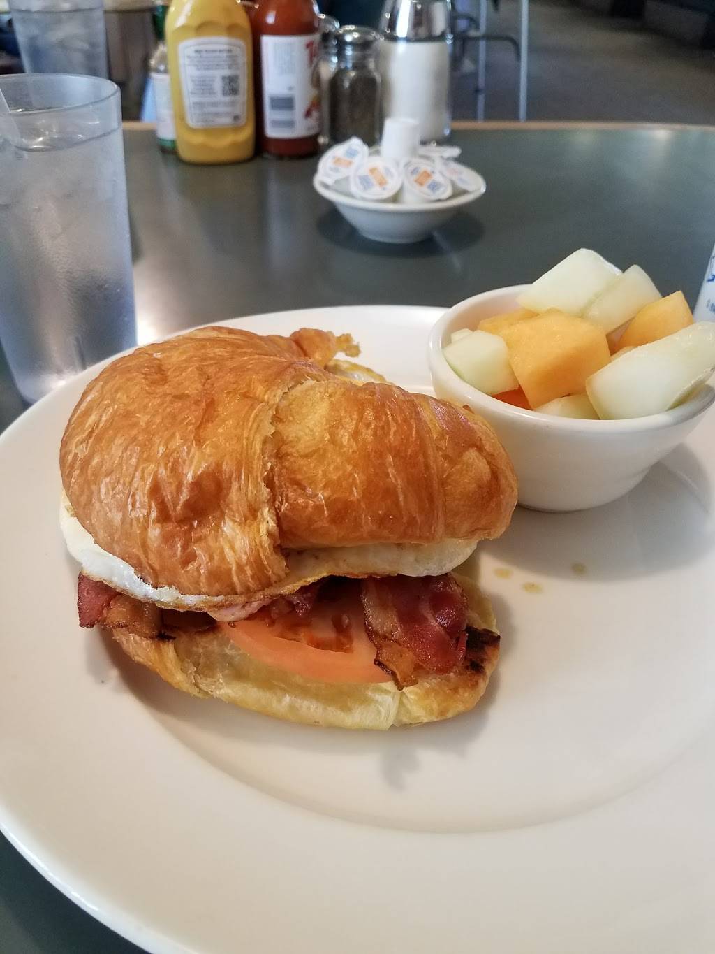 Vs Diner | restaurant | 5 Broadway Cir, King City, CA 93930, USA | 8313860503 OR +1 831-386-0503