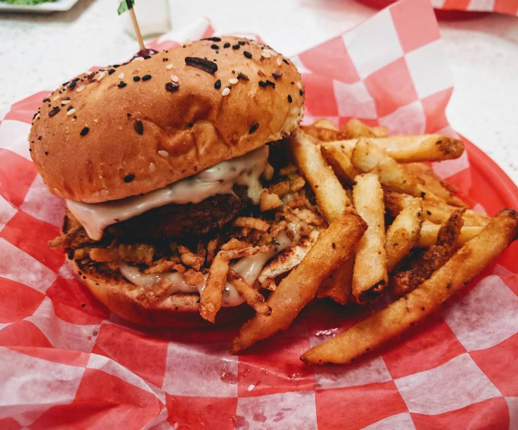 Poky Dot | restaurant | 1111 Fairmont Ave, Fairmont, WV 26554, USA | 3043663271 OR +1 304-366-3271