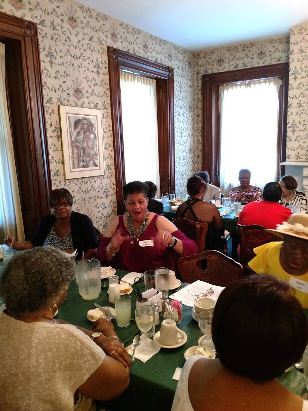 Bissell Mansion Restaurant & Dinner Theatre | restaurant | 4426 Randall Pl, St. Louis, MO 63107, USA | 3145339830 OR +1 314-533-9830