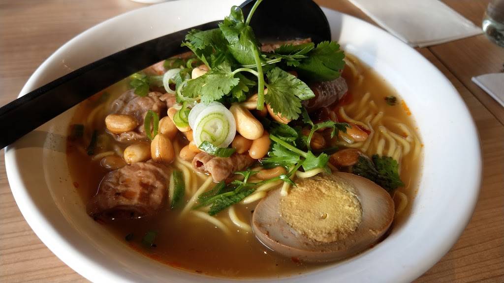 Hey Noodles 嘿小面 | restaurant | 900 Rathburn Rd W, Mississauga, ON L5C 4L2, Canada | 9052766777 OR +1 905-276-6777