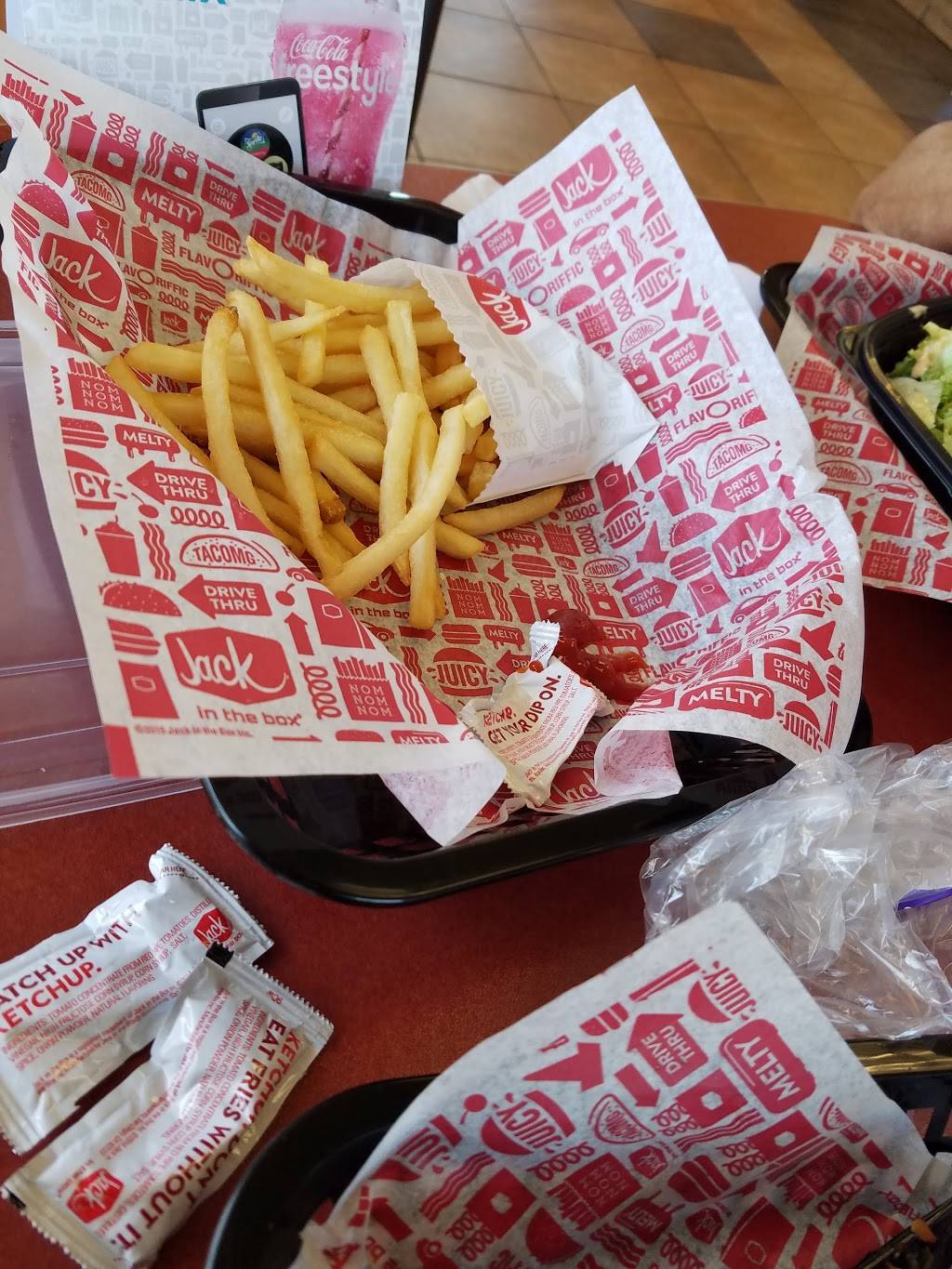 Jack in the Box | restaurant | 837 E Washington St, Petaluma, CA 94952, USA | 7077633612 OR +1 707-763-3612