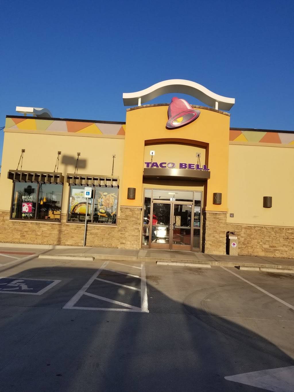 Taco Bell | meal takeaway | 980 E, E State Hwy 152, Mustang, OK 73064, USA | 4053768338 OR +1 405-376-8338