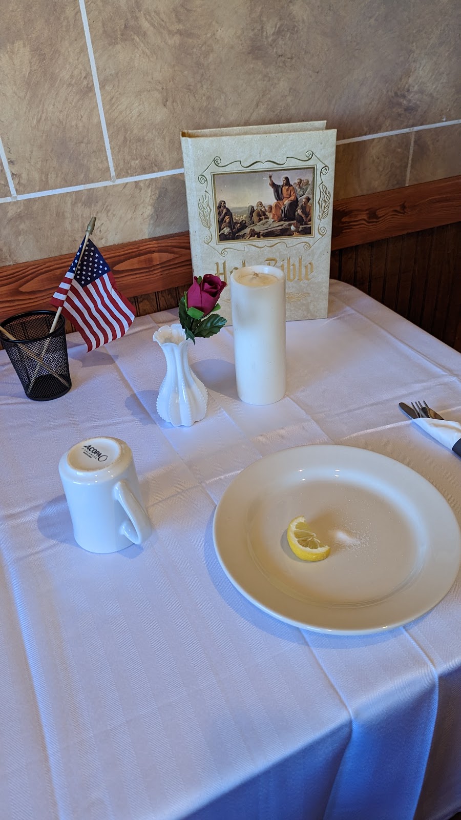 E & B Family Restaurant | restaurant | 3038 McCartney Rd, Youngstown, OH 44505, USA | 2342288945 OR +1 234-228-8945