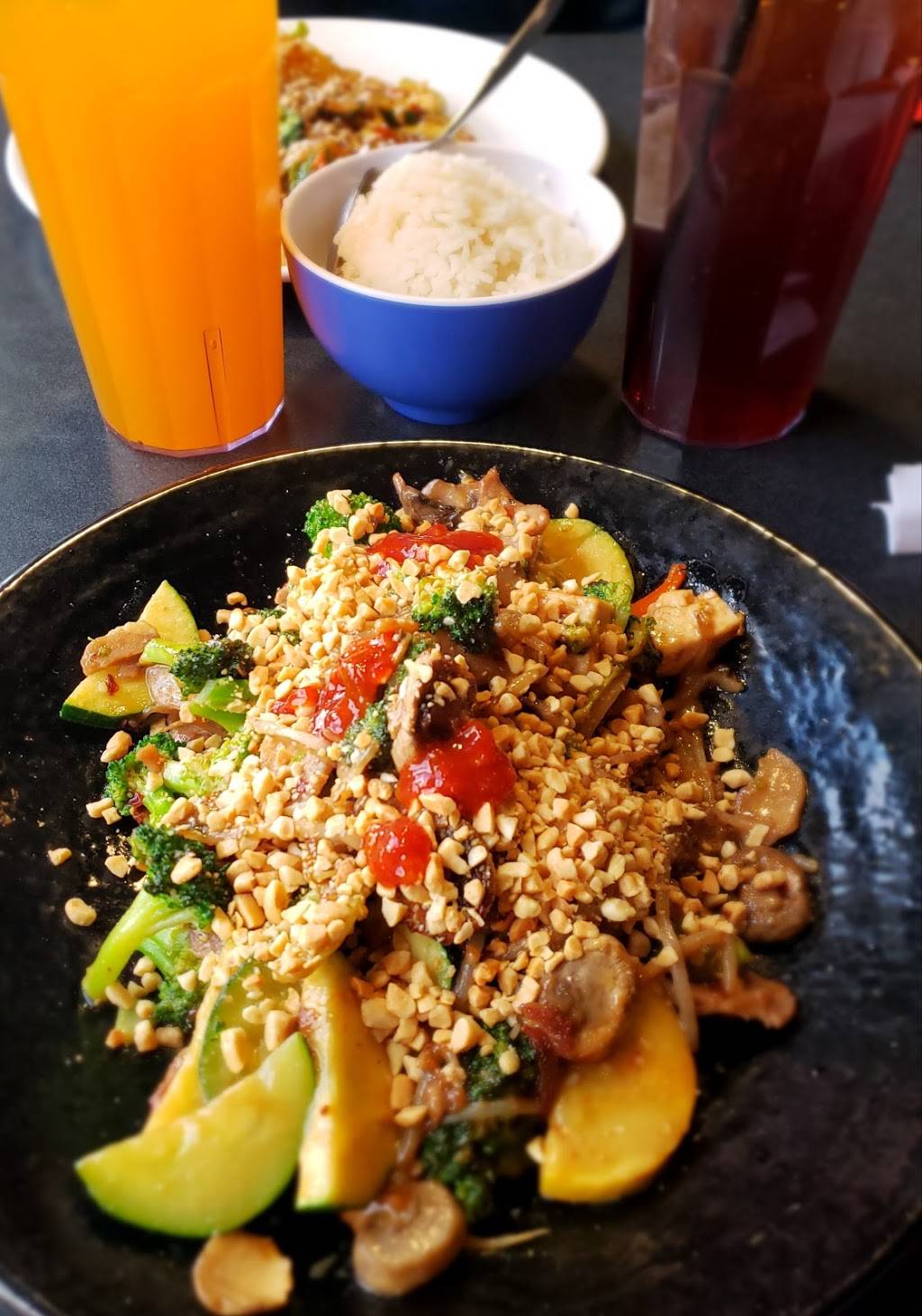 HuHot Mongolian Grill | restaurant | 2059 Witzel Ave, Oshkosh, WI 54904, USA | 9202375555 OR +1 920-237-5555