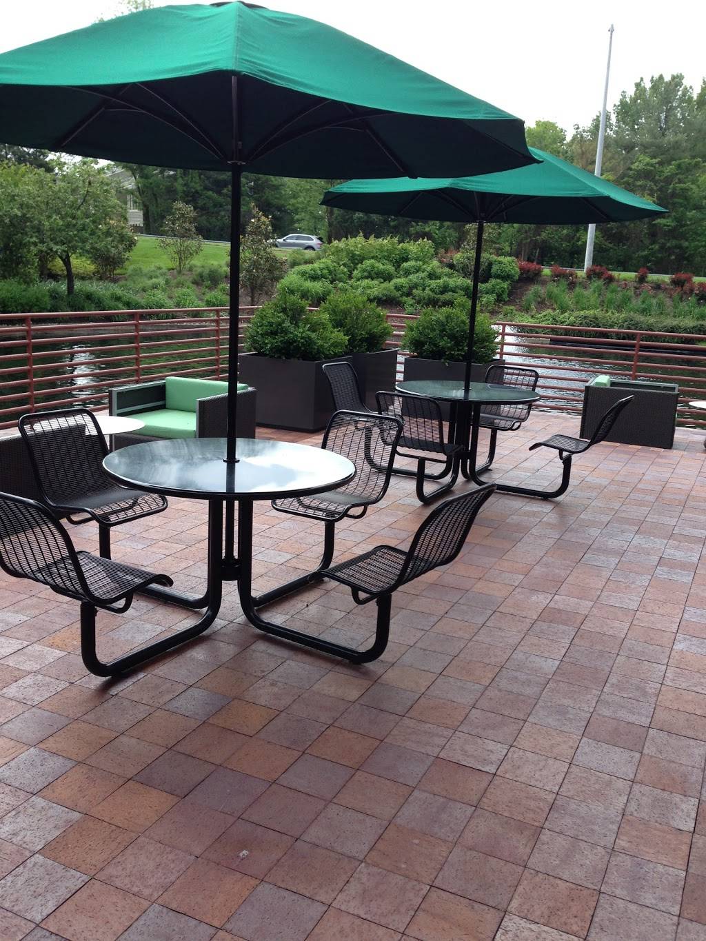 Zainas Deli & Café | restaurant | 11190 Sunrise Valley Dr, Reston, VA 20191, USA | 7038602700 OR +1 703-860-2700