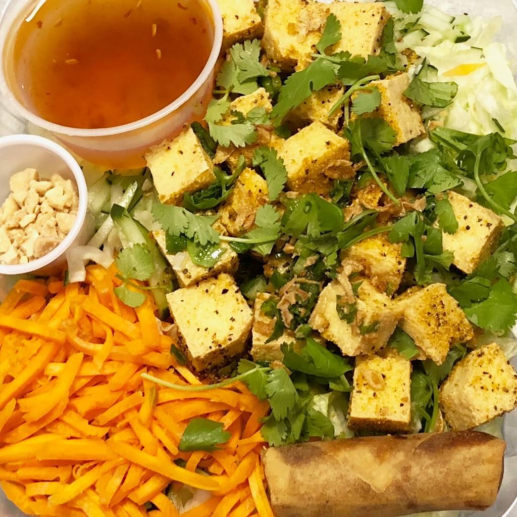 Roostar Vietnamese Grill Galleria | restaurant | 5551 Richmond Ave, Houston, TX 77056, USA | 8327673319 OR +1 832-767-3319