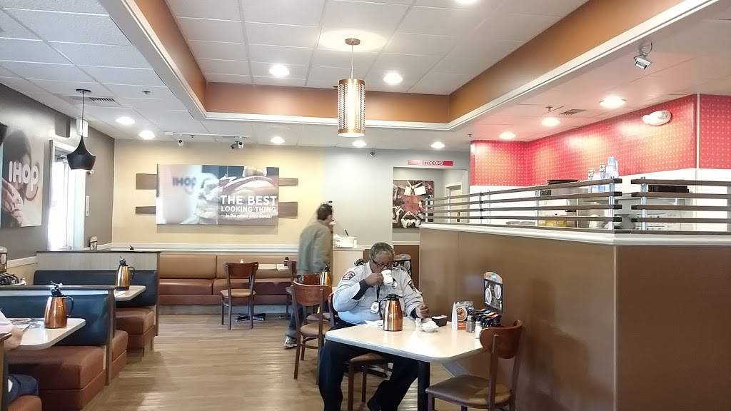 IHOP | restaurant | 3525 Bradshaw Rd, Sacramento, CA 95827, USA | 9163698575 OR +1 916-369-8575