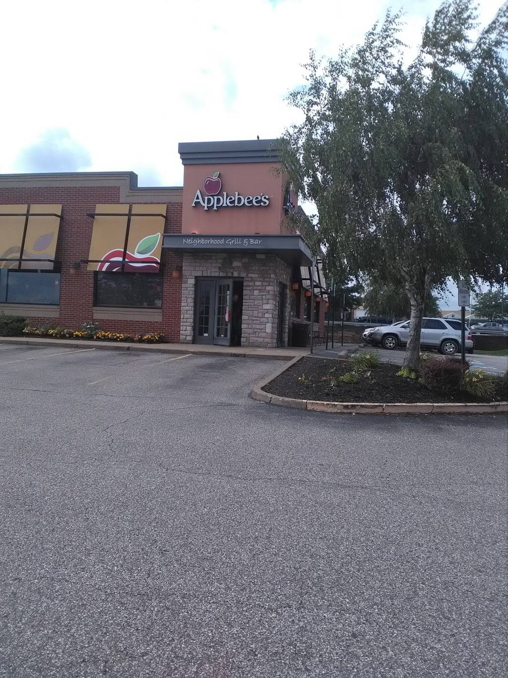 Applebees Grill + Bar | restaurant | 50655 Valley Frontage Rd, St Clairsville, OH 43950, USA | 7406958440 OR +1 740-695-8440