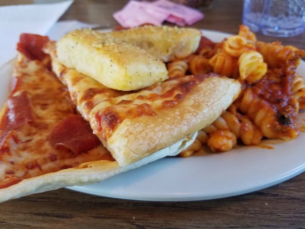 Pizza Hut | meal delivery | 3545 N Yarbrough Dr, El Paso, TX 79925, USA | 9152282679 OR +1 915-228-2679