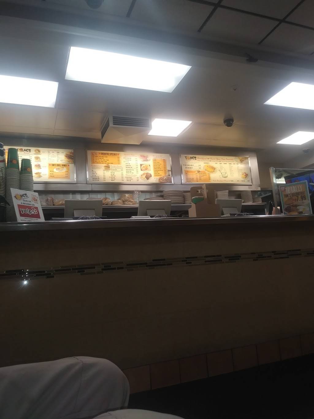 Toms Burgers | restaurant | 15678 Main St, Hesperia, CA 92345, USA | 7609478801 OR +1 760-947-8801