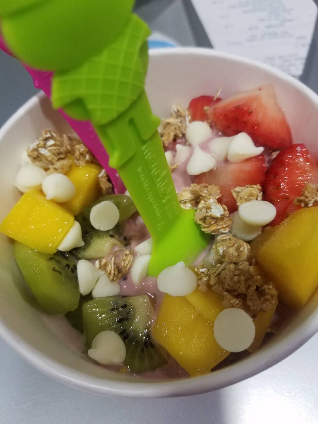Menchies Frozen Yogurt | bakery | 13369 Ventura Blvd, Sherman Oaks, CA 91423, USA | 8187889900 OR +1 818-788-9900