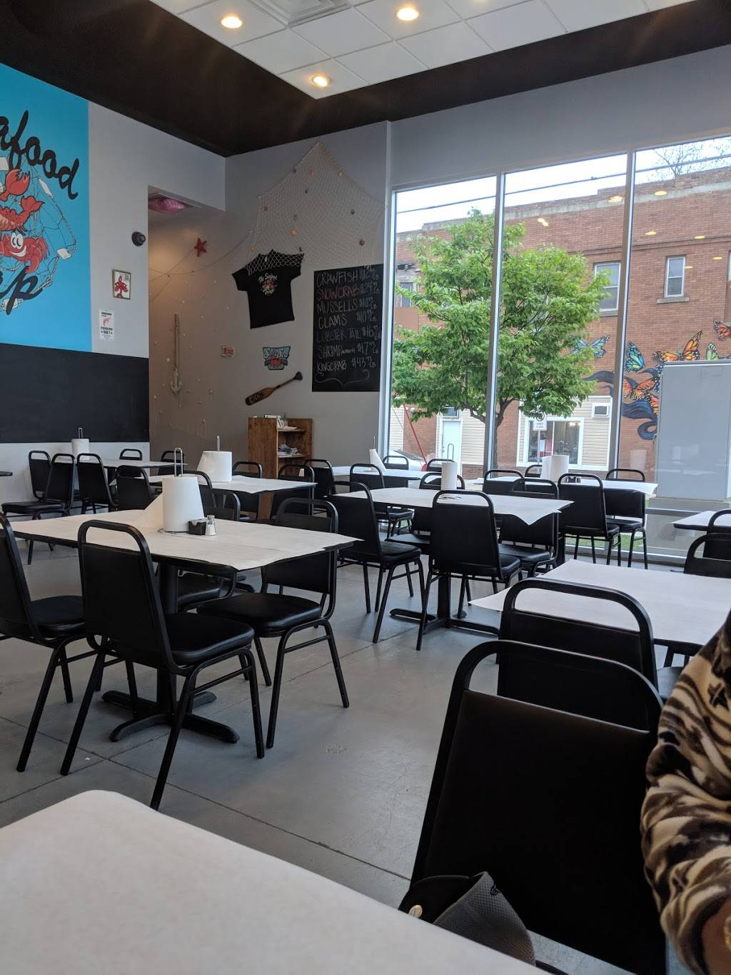 The Seafood Trap | restaurant | 1552 E Grand St, Des Moines, IA 50316, USA | 5152666244 OR +1 515-266-6244