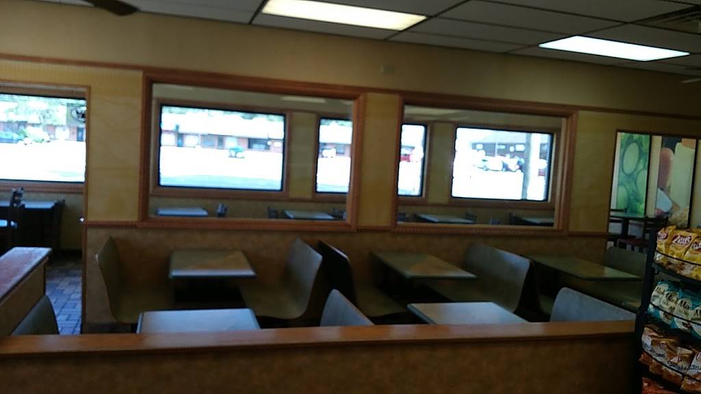 Subway | restaurant | 317 N Main, Chatham, IL 62629, USA | 2174835507 OR +1 217-483-5507