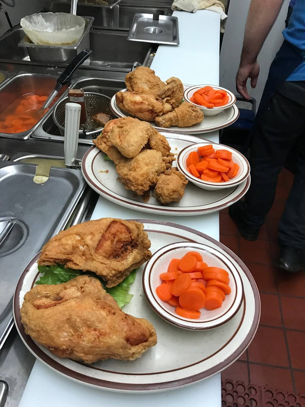 Two Sisters Restaurant | cafe | 522 1st St W, Milan, IL 61264, USA | 3097873663 OR +1 309-787-3663