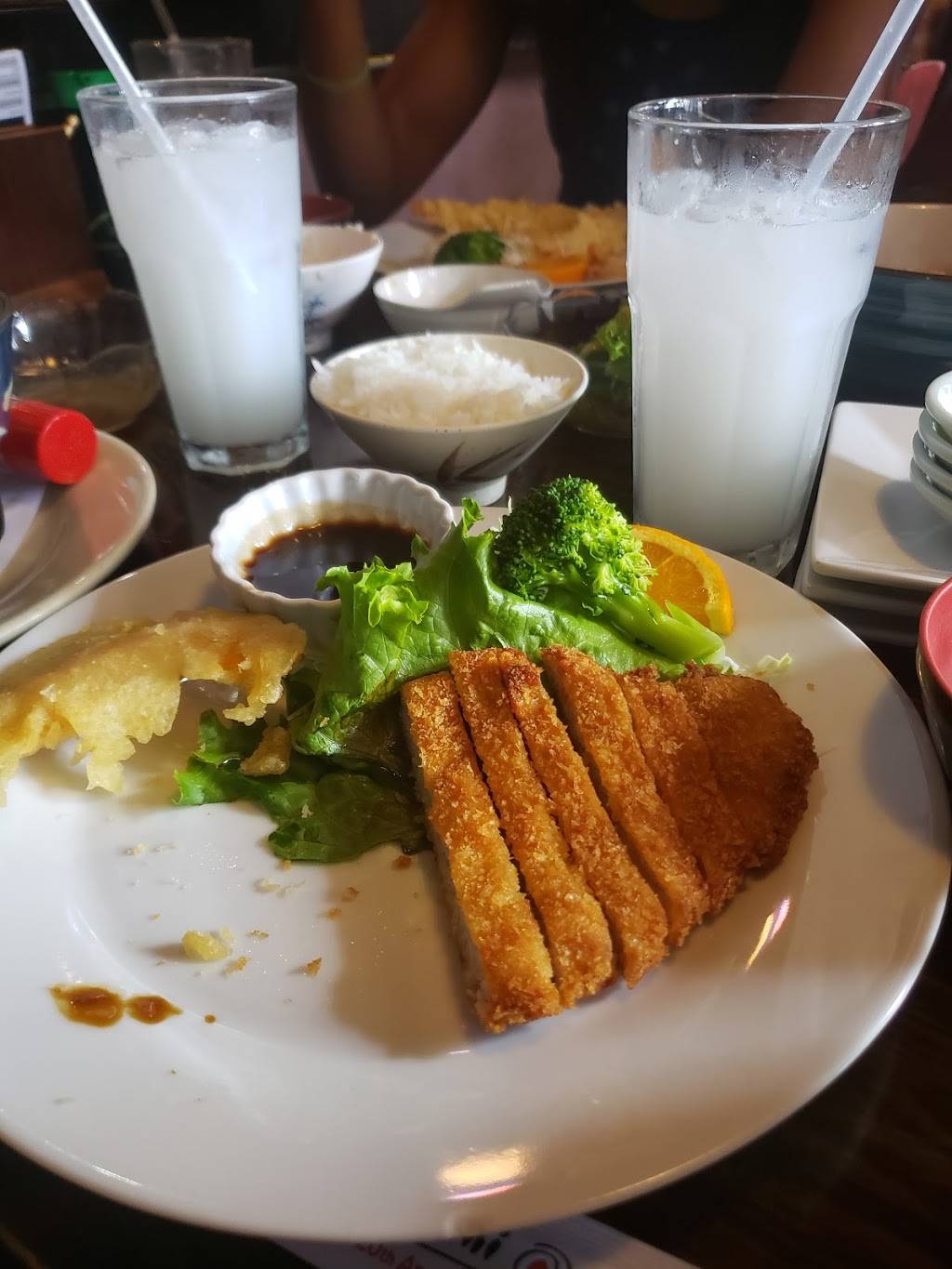 Sushi Avenue on the Square | restaurant | 131 Sycamore St, Decatur, GA 30030, USA | 4043780228 OR +1 404-378-0228