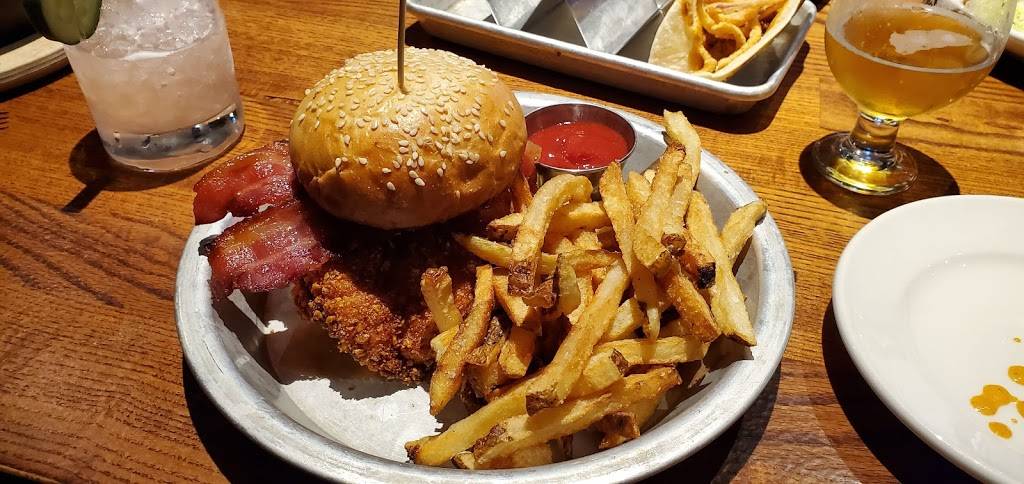 The Broadway | restaurant | 726 E Broadway, Boston, MA 02127, USA | 6173076480 OR +1 617-307-6480