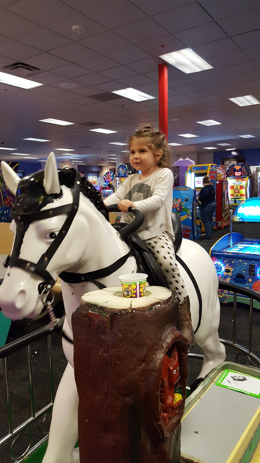 Chuck E. Cheese | restaurant | 225 N 76th St, Omaha, NE 68114, USA | 4023916331 OR +1 402-391-6331