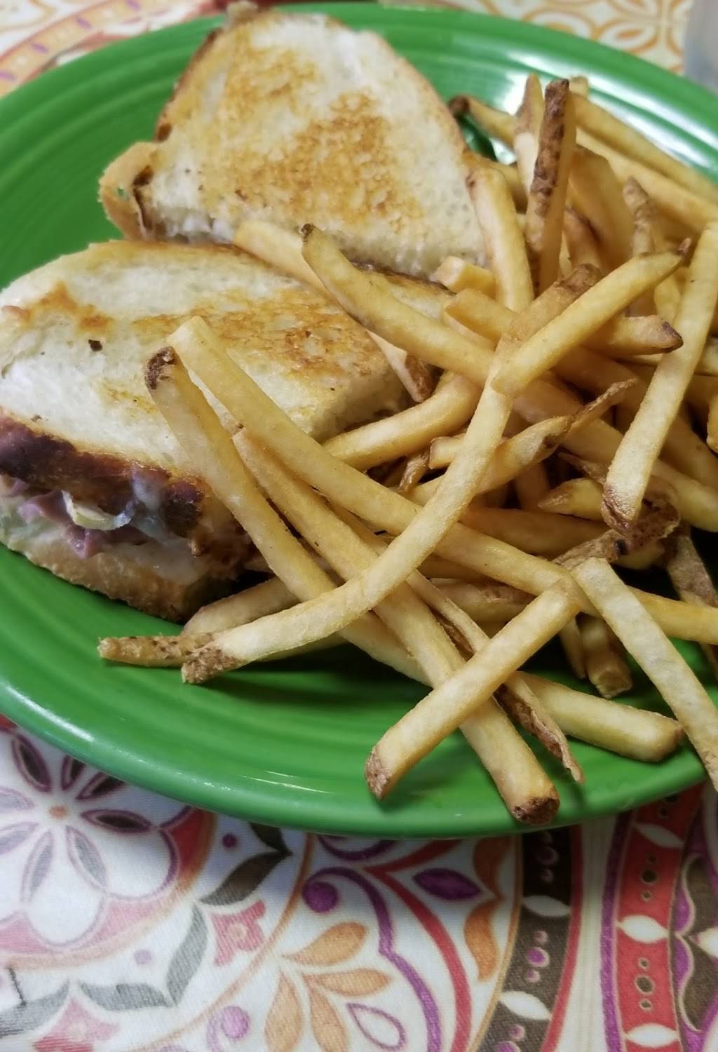 Sweet Basil | restaurant | 134 NW Broad St, Southern Pines, NC 28387, USA | 9106931487 OR +1 910-693-1487