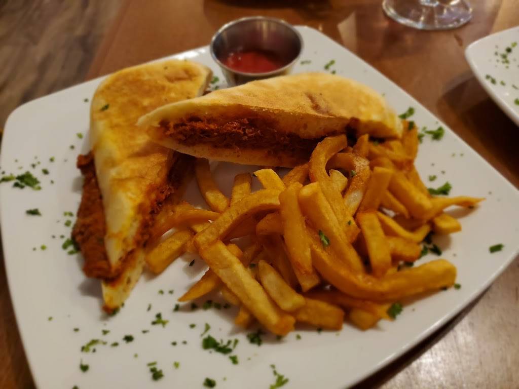 Toro Kitchen + Bar | restaurant | 1142 E Commerce St, San Antonio, TX 78205, USA | 2105921075 OR +1 210-592-1075