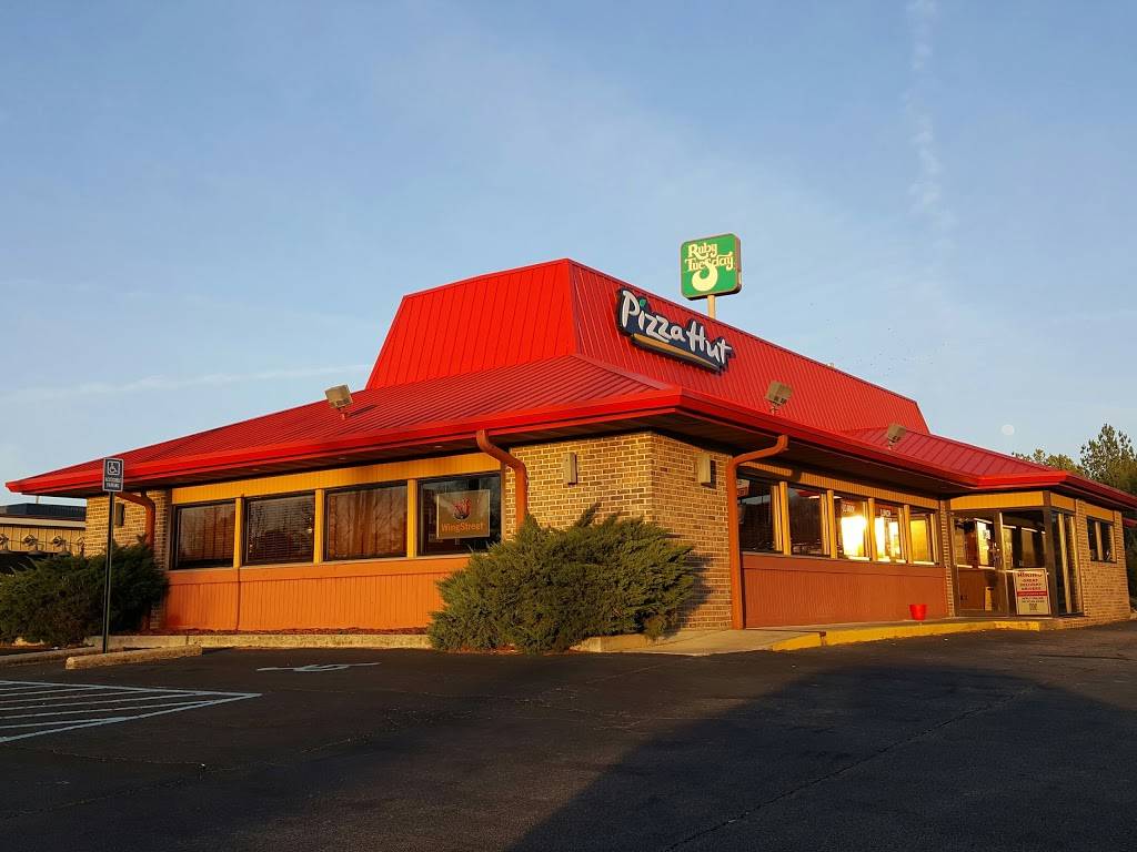 Pizza Hut | meal takeaway | 2013 Village Dr, Leeds, AL 35094, USA | 2056402442 OR +1 205-640-2442