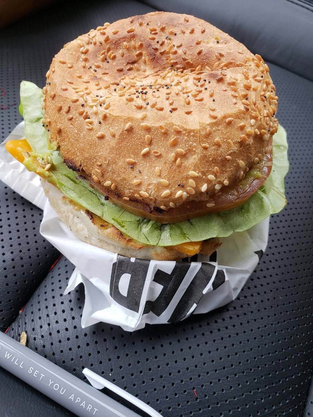 Hero Certified Burgers | restaurant | 6070 Dixie Rd, Mississauga, ON L5T 1A6, Canada | 9056707010 OR +1 905-670-7010