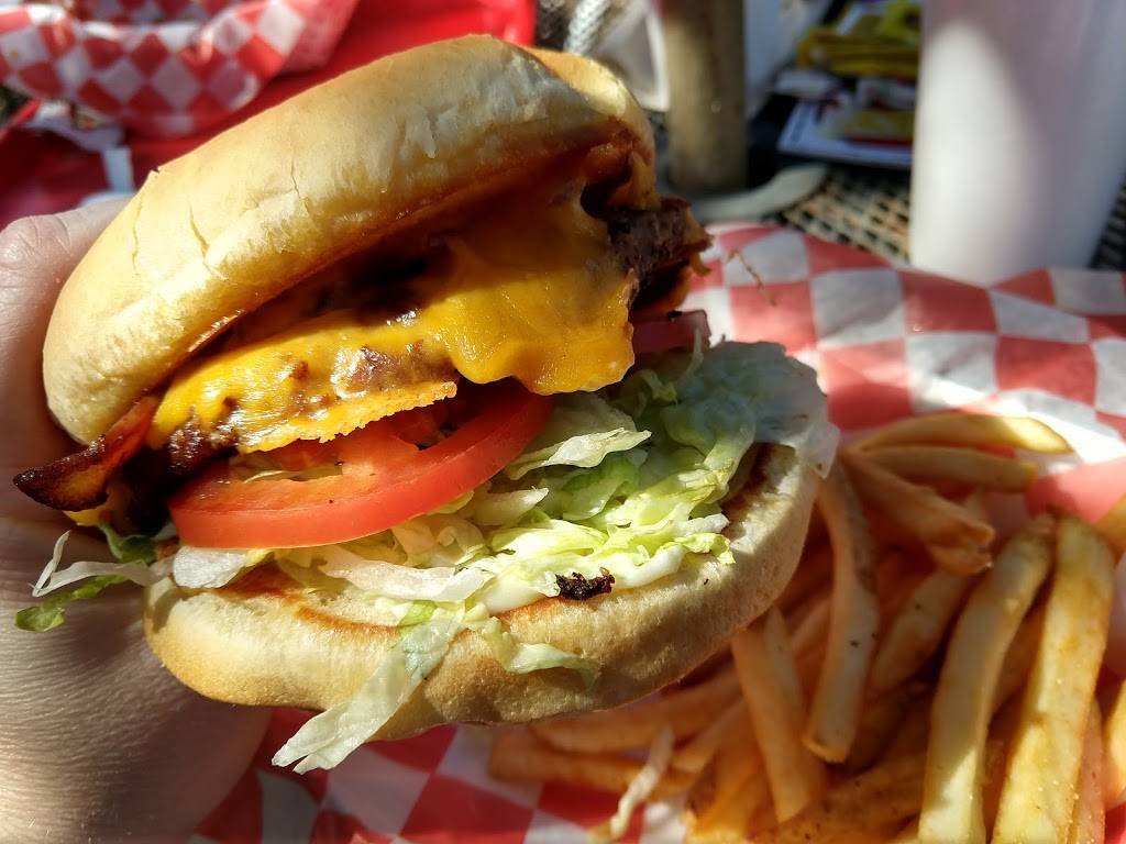 The 4 Way Bar & Grill | restaurant | 9742 FM1283, Lakehills, TX 78063, USA | 8307513400 OR +1 830-751-3400