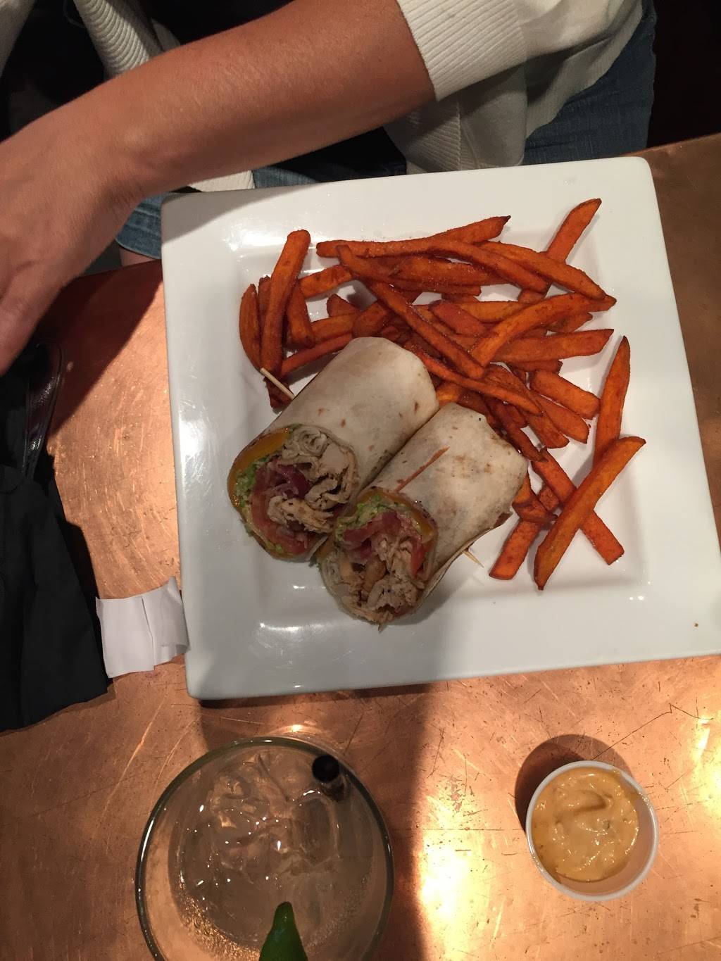 Thirsty Bernie | restaurant | 2163 N Glebe Rd, Arlington, VA 22207, USA | 7032489300 OR +1 703-248-9300