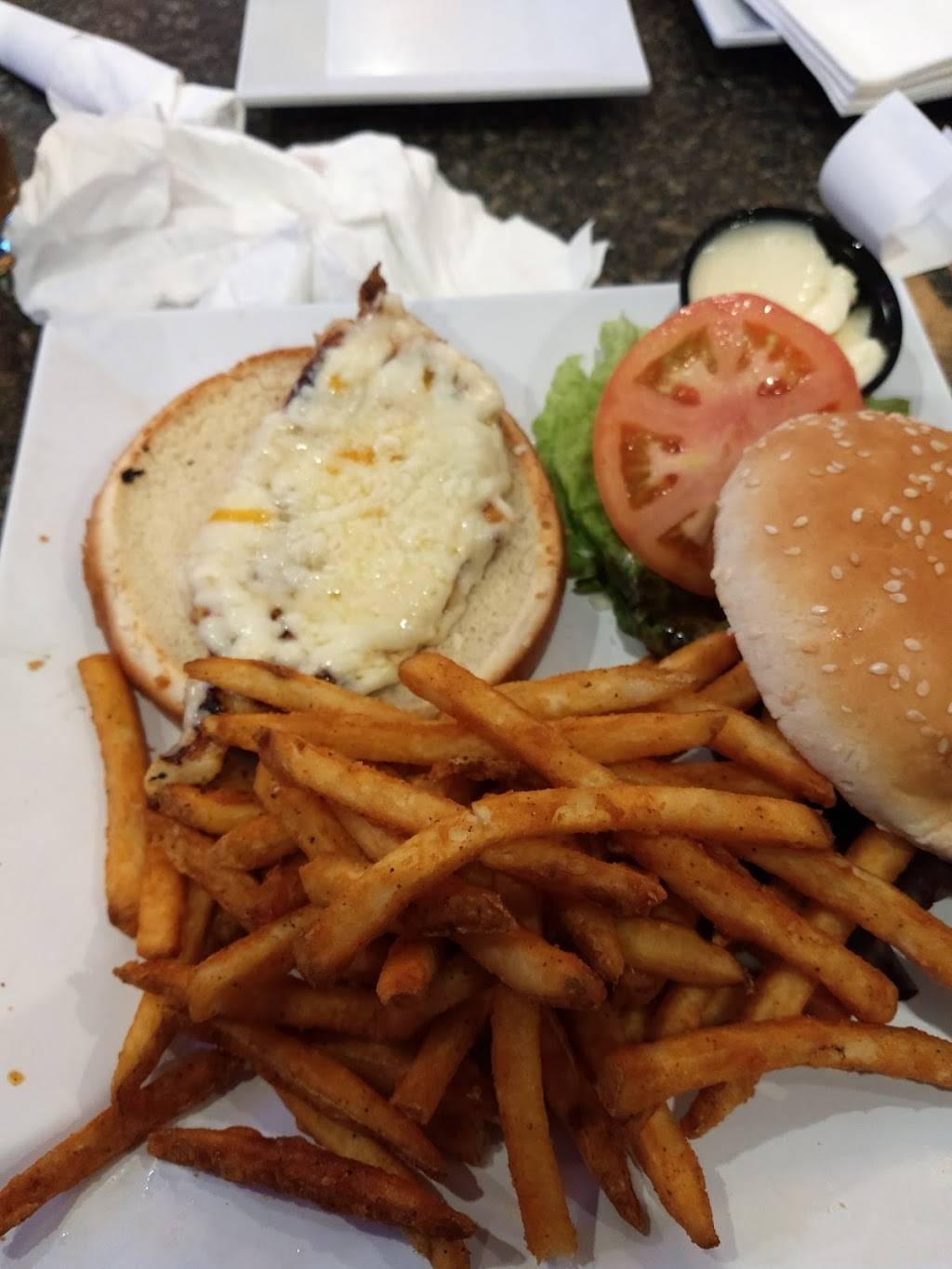 Coliseum Sports Bar and Grill | restaurant | 91 S N Main St, Fond du Lac, WI 54935, USA | 9209249599 OR +1 920-924-9599