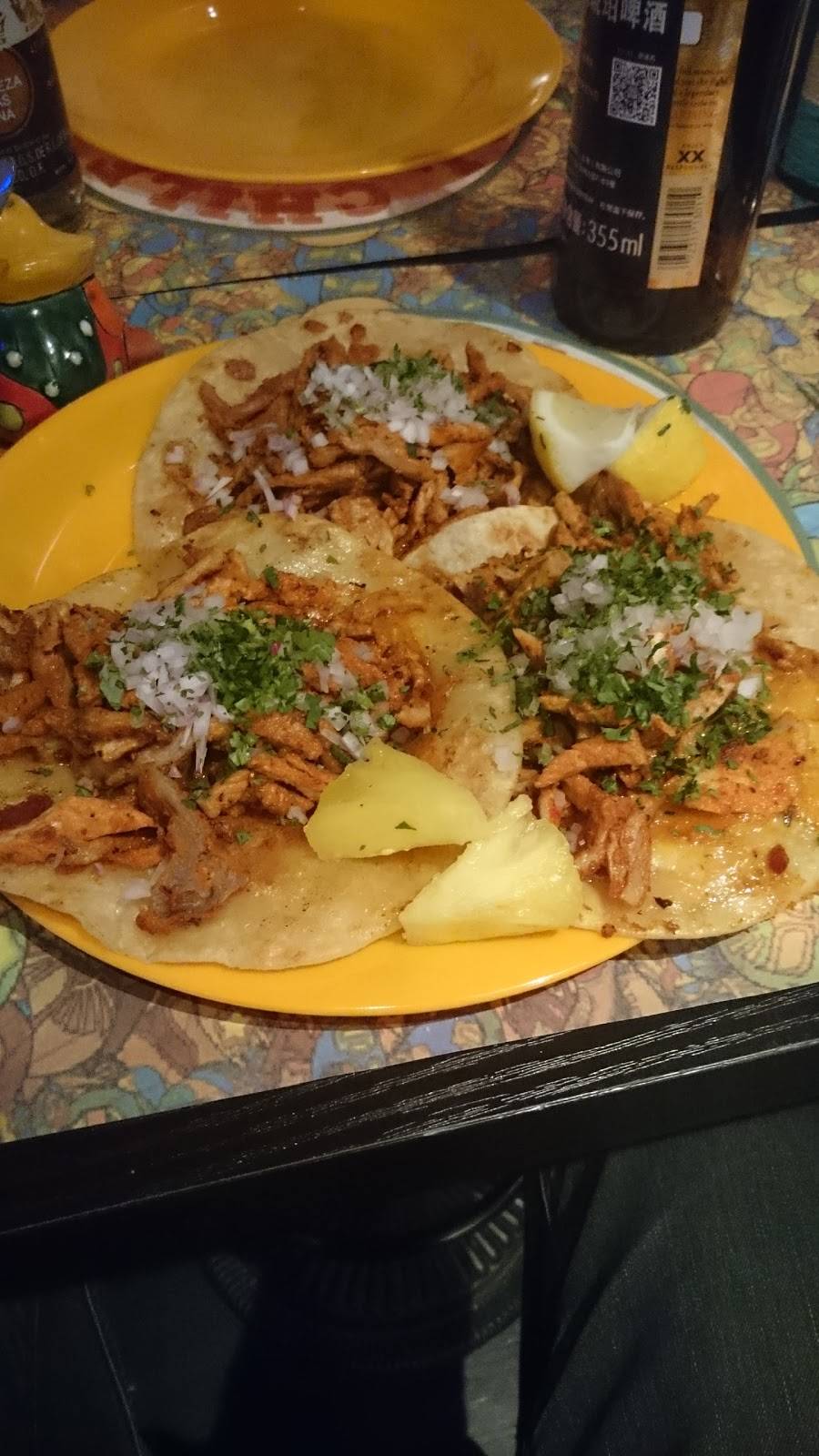 El Chile Taqueria | restaurant | 7881 Santa Monica Blvd, West Hollywood, CA 90046, USA | 3234053577 OR +1 323-405-3577